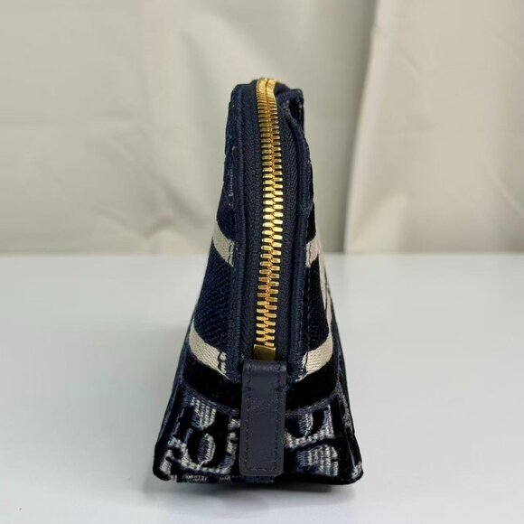 Dior Oblique Cosmetic Bag with Iconic Logo Design Paris Fashion Accessory - Picture 4 of 7